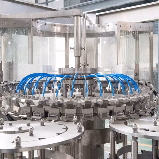 Luye 3 en 1 Ligne de production automatique d'eau potable pour bouteilles pour animaux de compagnie Machines de capsulage de remplissage de lavage de boissons